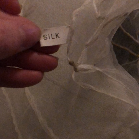 🔥3/$18🔥 100% Silk White Sheer Shawl - Picture 4 of 4